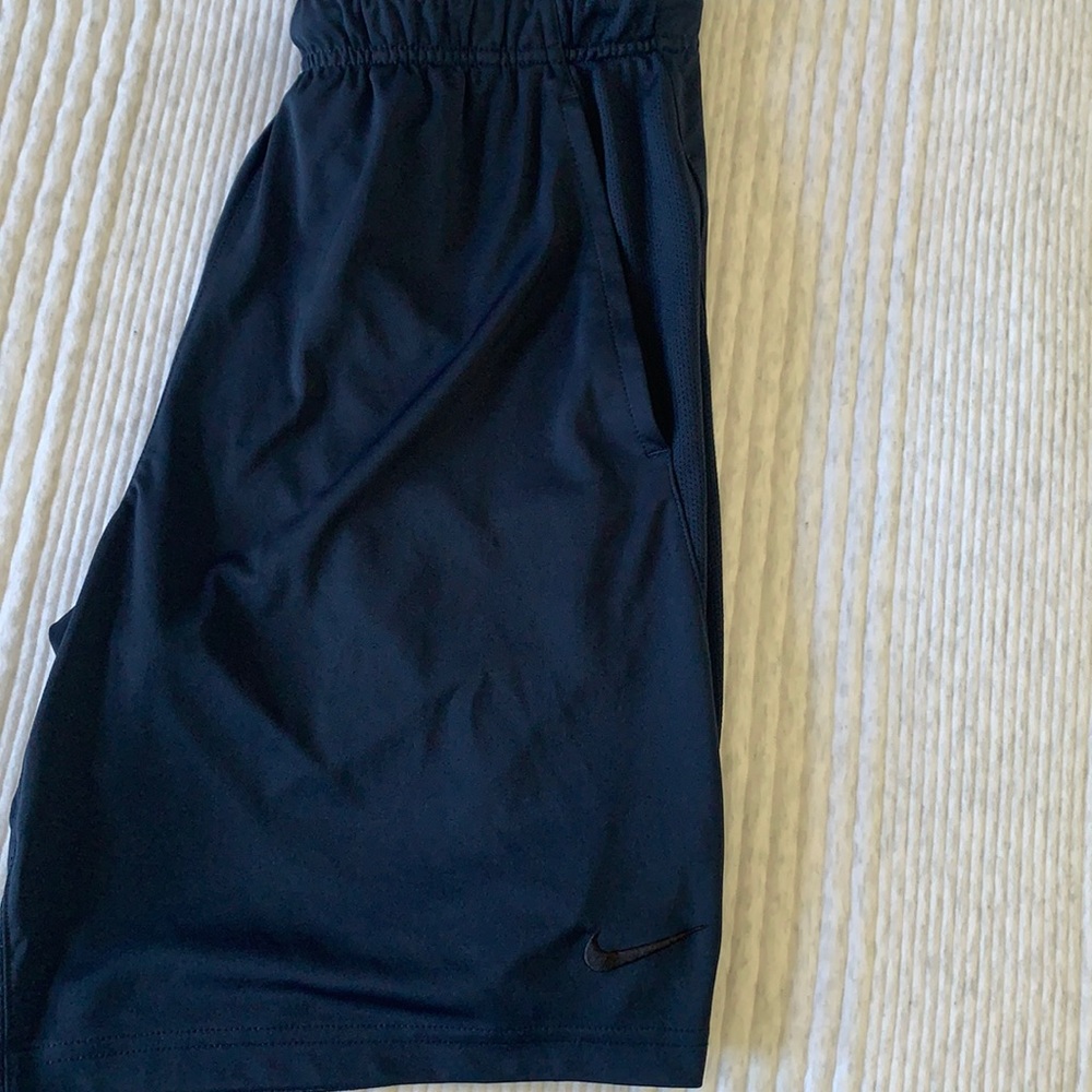 Men’s tennis shorts